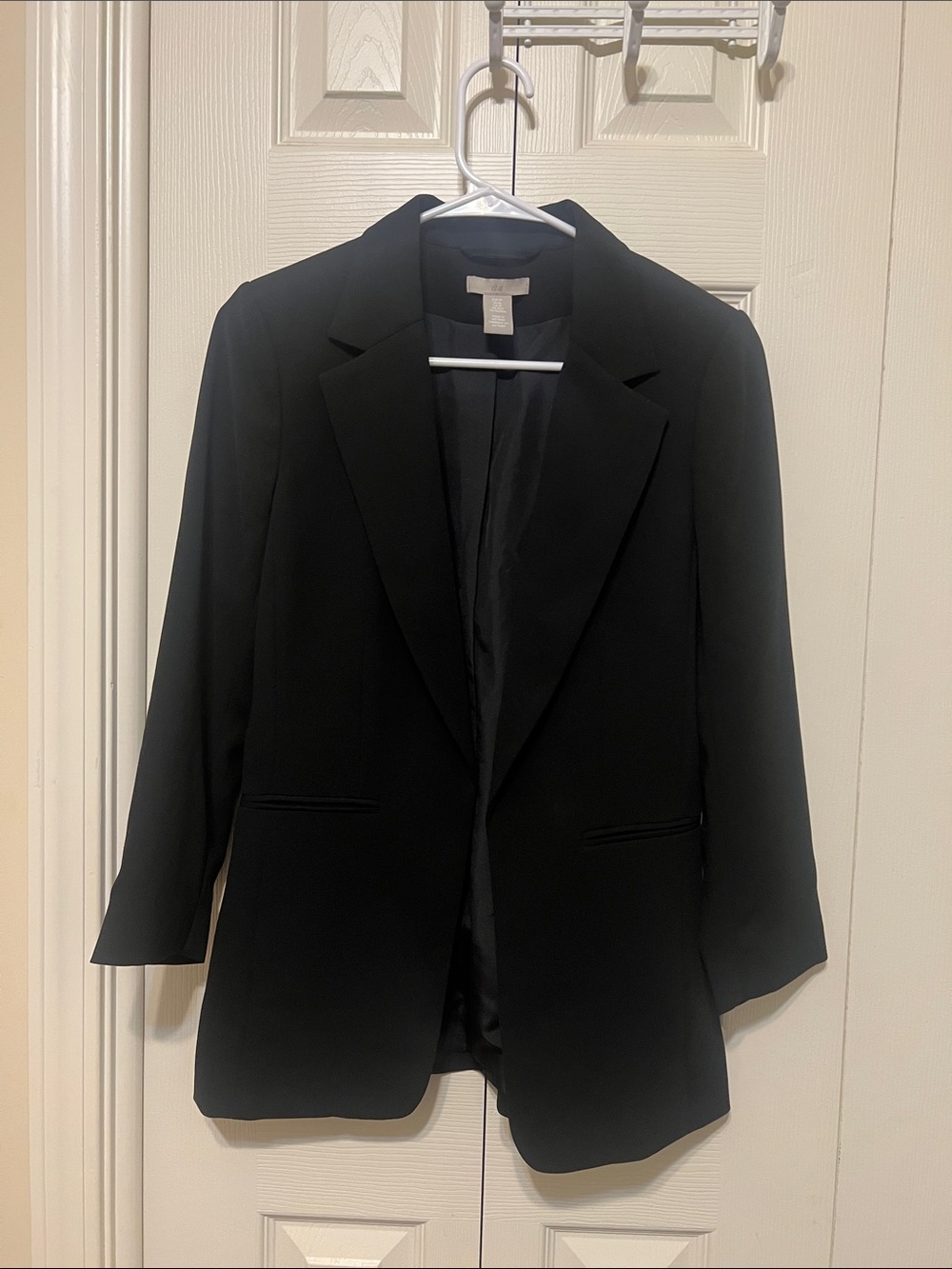 H&M black Blazer. XS never been worn. No tag.